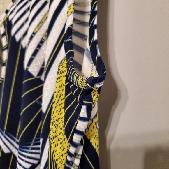 DeVia womens tank - Picture 4 of 10